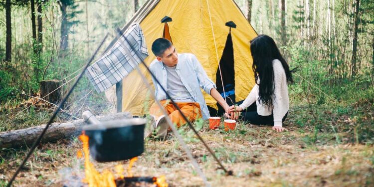 Camping Hacks (depositphotos.com)