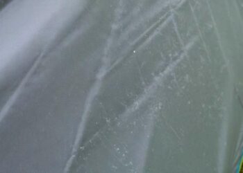 Graue Stockflecken im Zeltstoff am Campingzelt (NF)