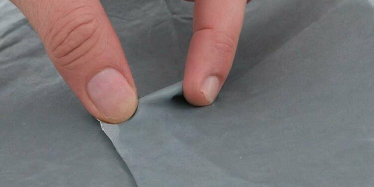 Zeltstoff am Zelt kleben (NF)