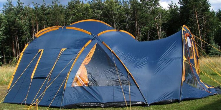 8 Personen Zelt (depositphotos.com)