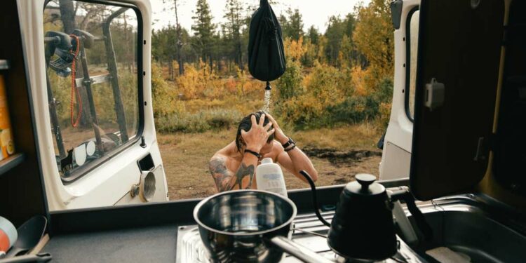 Campingdusche (depositphotos.com)