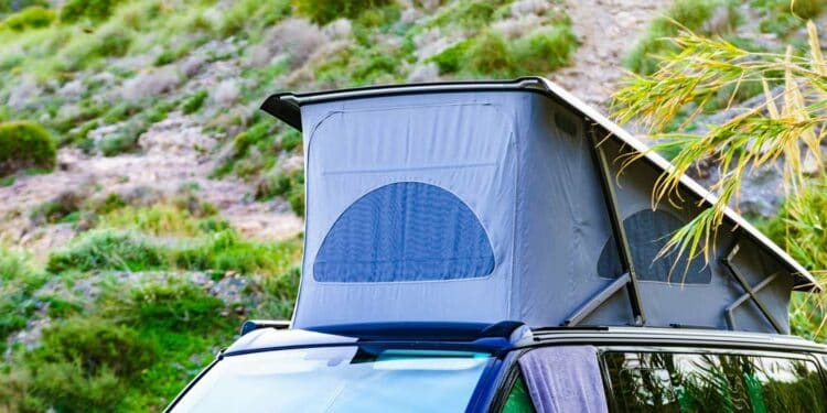 Dachzelt Hartschale 2 Personen (depositphotos.com)