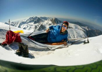 Winter-Isomatte im Schlafsack (depositphotos.com)
