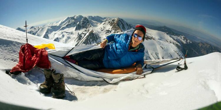Winter-Isomatte im Schlafsack (depositphotos.com)